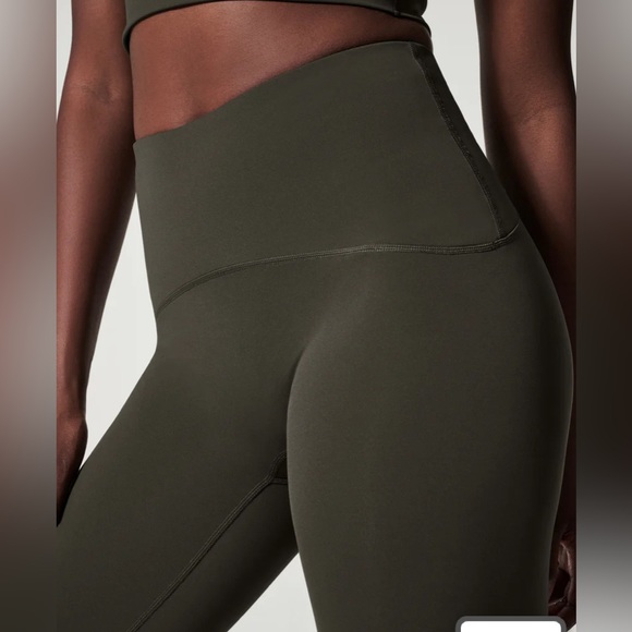 Spanx Booty Boost Active Ankle Flare Pant - Picture 6 of 9